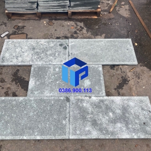 ĐÁ BĂM XANH RÊU CÀ VIỀN 30×60 LÁT SÂN