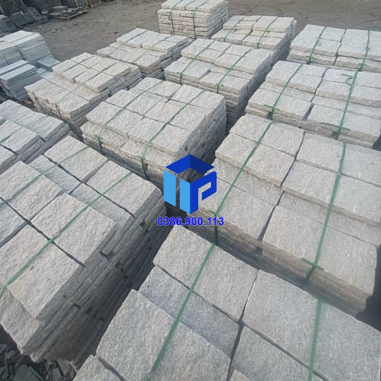 đá bước chân sân vườn