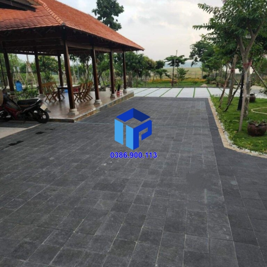ĐÁ BAZAN ĐEN KHÒ LỬA LÁT SÂN CAO CẤP 15×15