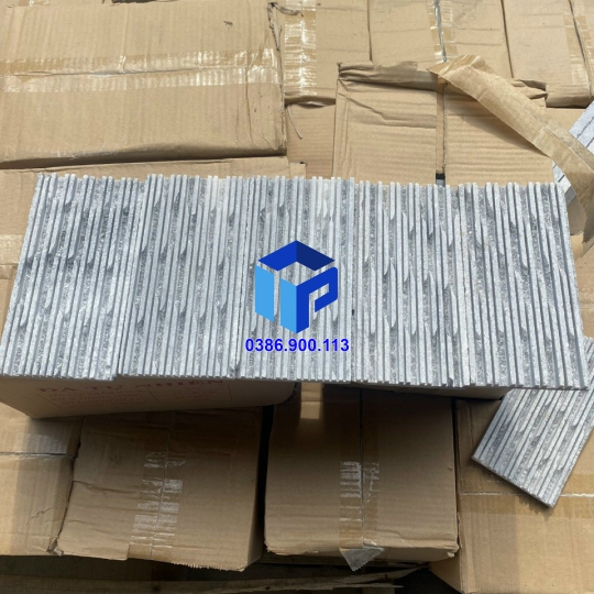 đá răng lược đen 10x20 