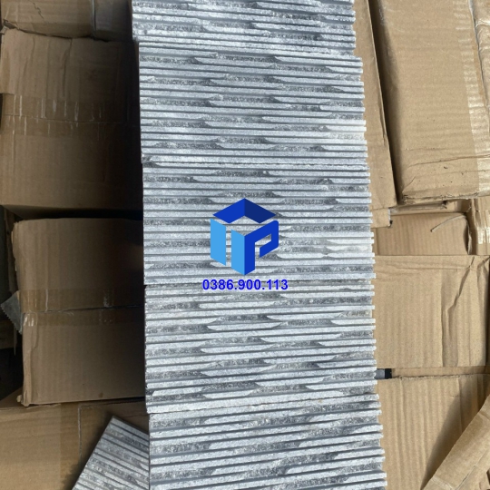 đá răng lược đen 10x20 