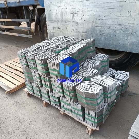 đá chẻ xanh 10x20 