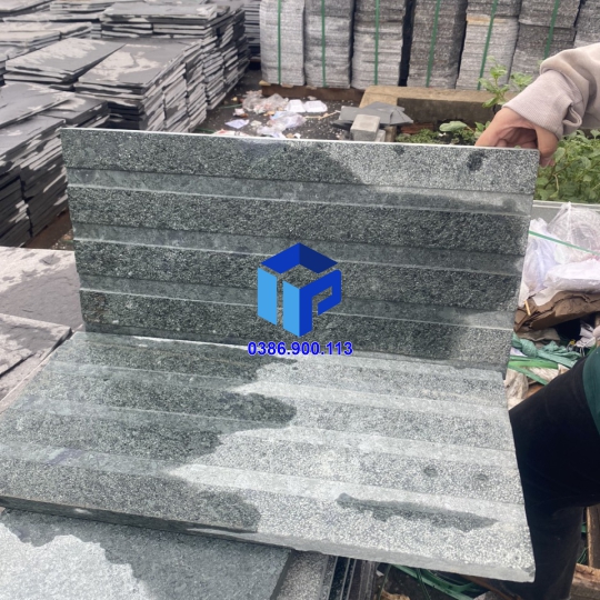 đá chạy chỉ dẫn hướng cpc xanh 30x60 