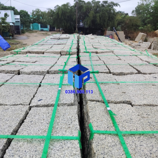 đá bước chân sân vườn