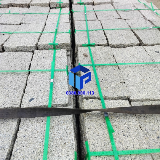 đá bước chân sân vườn
