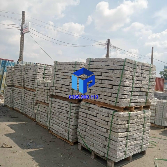 đá bước chân sân vườn