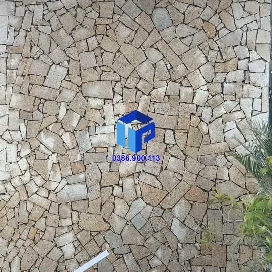 Đá rối vàng băm mặt 
