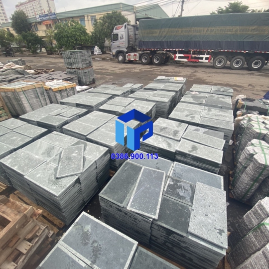 ĐÁ BĂM XANH RÊU CÀ VIỀN 30×60 LÁT SÂN