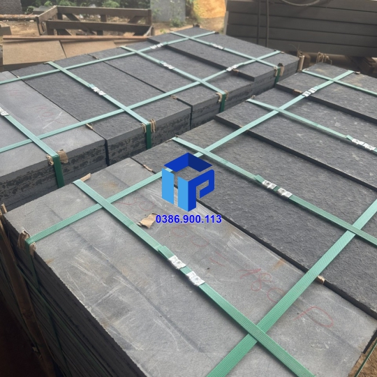 ĐÁ BAZAN ĐEN KHÒ LỬA LÁT SÂN CAO CẤP
