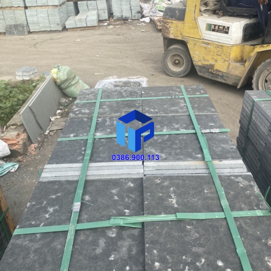 ĐÁ BAZAN ĐEN KHÒ LỬA LÁT SÂN CAO CẤP