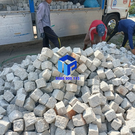 ĐÁ CHẺ XÂY MÓNG NHÀ