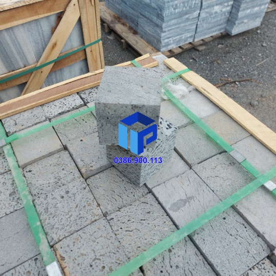 ĐÁ CUBIC BAZAN TỔ ONG XÁM LÁT SÂN