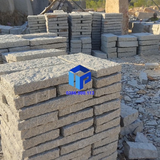 ĐÁ LÁT SÂN MÈ TRẮNG PHƯỚC HÒA