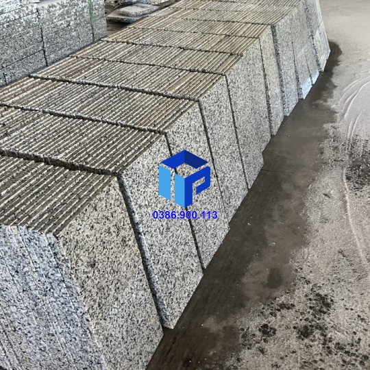 Đá vàng Bình Định 30x60cm lát sân