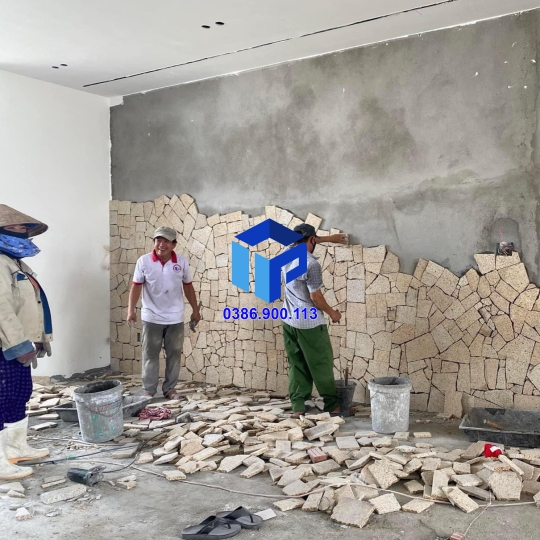 Đá rối vàng băm mặt 